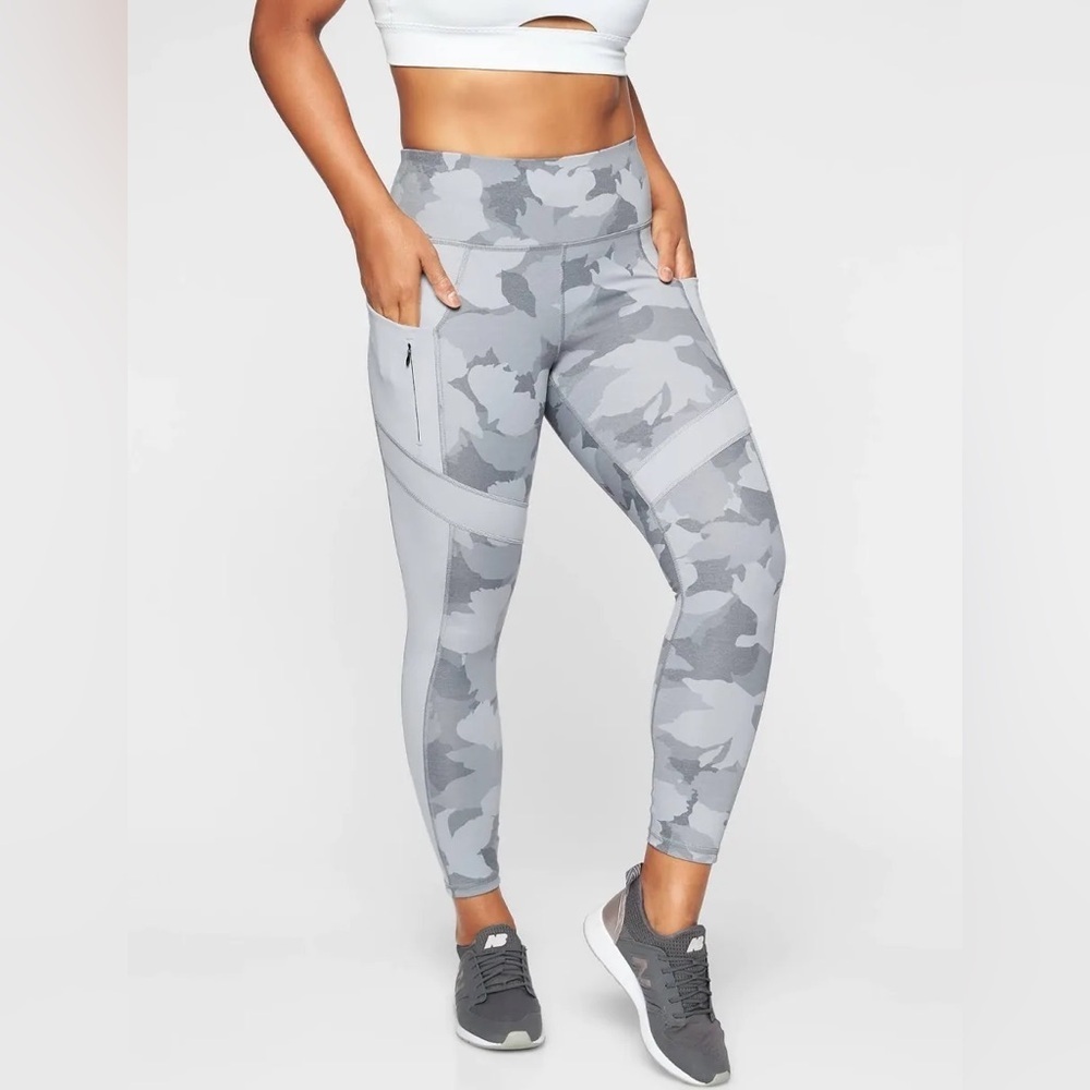 NWOT - Athleta All In Camo 7/8 Leggings in Cobblestone Grey Heather - Size S